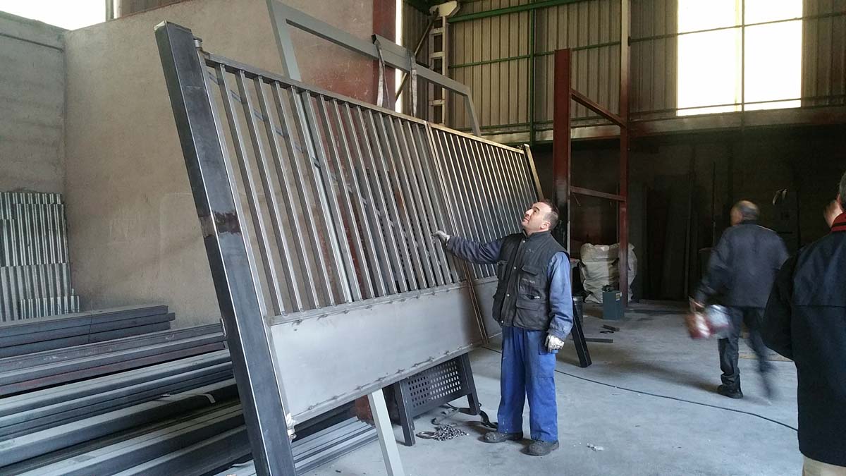 Puerta de garaje | Comprar puertas al mejor precio - Puertas MOLPLASA